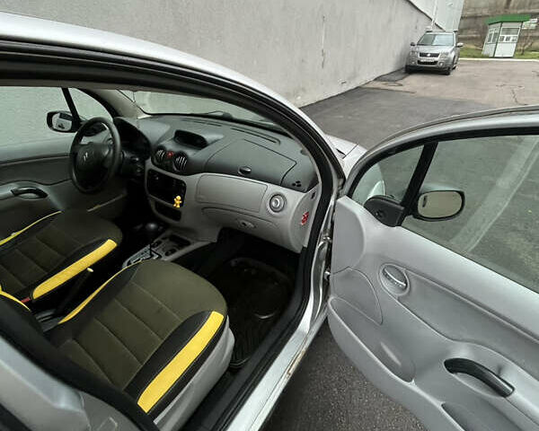 Серый Ситроен С3, объемом двигателя 1.36 л и пробегом 295 тыс. км за 3800 $, фото 7 на Automoto.ua