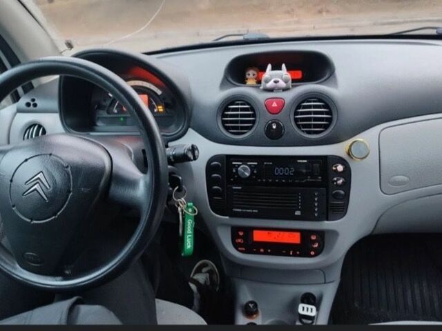 Серый Ситроен С3, объемом двигателя 1.4 л и пробегом 182 тыс. км за 2800 $, фото 5 на Automoto.ua