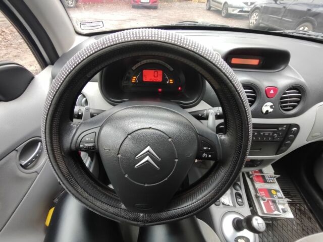 Серый Ситроен С3, объемом двигателя 1.6 л и пробегом 195 тыс. км за 4500 $, фото 3 на Automoto.ua