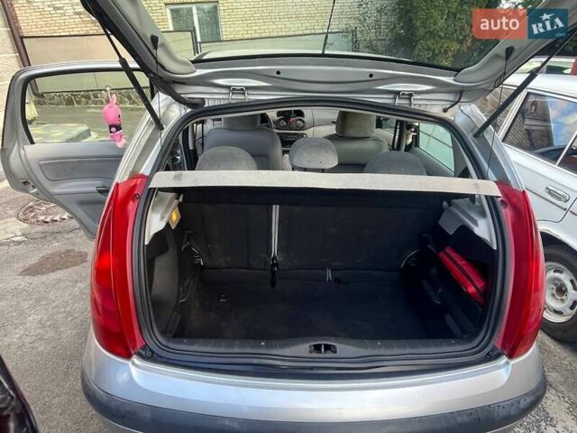 Серый Ситроен С3, объемом двигателя 1.36 л и пробегом 207 тыс. км за 3300 $, фото 8 на Automoto.ua