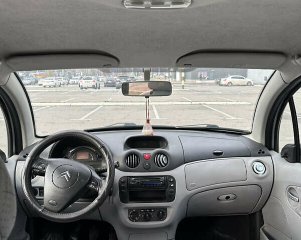 Серый Ситроен С3, объемом двигателя 1.4 л и пробегом 240 тыс. км за 2450 $, фото 7 на Automoto.ua