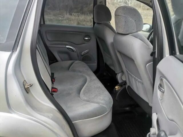 Серый Ситроен С3, объемом двигателя 1.4 л и пробегом 182 тыс. км за 2800 $, фото 4 на Automoto.ua