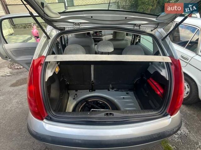 Серый Ситроен С3, объемом двигателя 1.36 л и пробегом 207 тыс. км за 3300 $, фото 3 на Automoto.ua