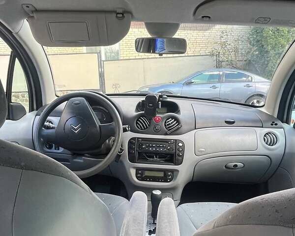 Серый Ситроен С3, объемом двигателя 1.36 л и пробегом 207 тыс. км за 3300 $, фото 6 на Automoto.ua