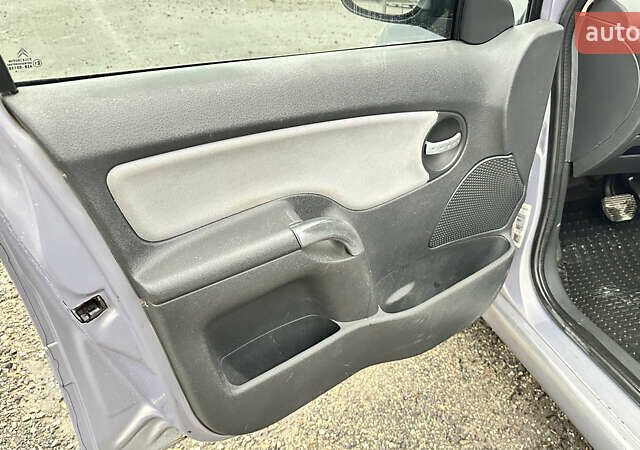 Сірий Сітроен С3, об'ємом двигуна 1.4 л та пробігом 291 тис. км за 2500 $, фото 24 на Automoto.ua