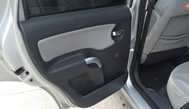 Серый Ситроен С3, объемом двигателя 1.4 л и пробегом 300 тыс. км за 3800 $, фото 16 на Automoto.ua