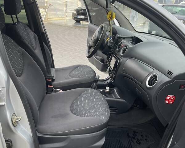 Серый Ситроен С3, объемом двигателя 1.4 л и пробегом 238 тыс. км за 4000 $, фото 2 на Automoto.ua