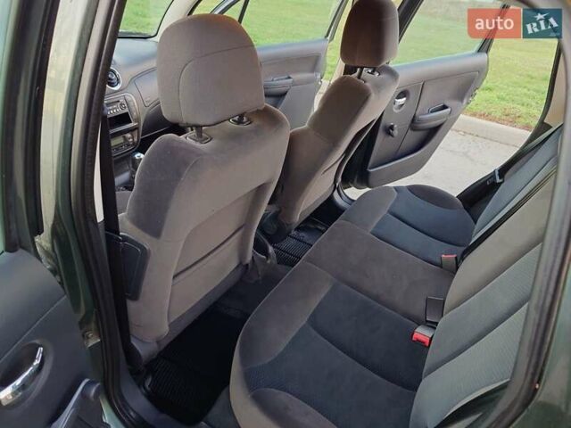 Серый Ситроен С3, объемом двигателя 1.59 л и пробегом 87 тыс. км за 5800 $, фото 24 на Automoto.ua