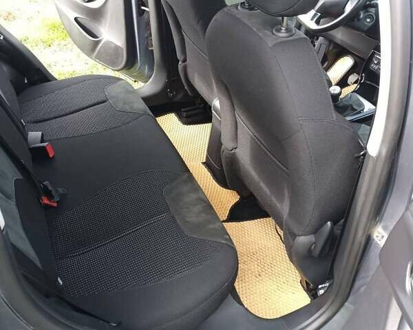 Сітроен С3 2010 у Чернігові на Automoto.ua Сірий Сітроен С3, об'ємом двигуна 1.6 л та пробігом 142 тис. км за 6500 $, фото 12 на Automoto.ua