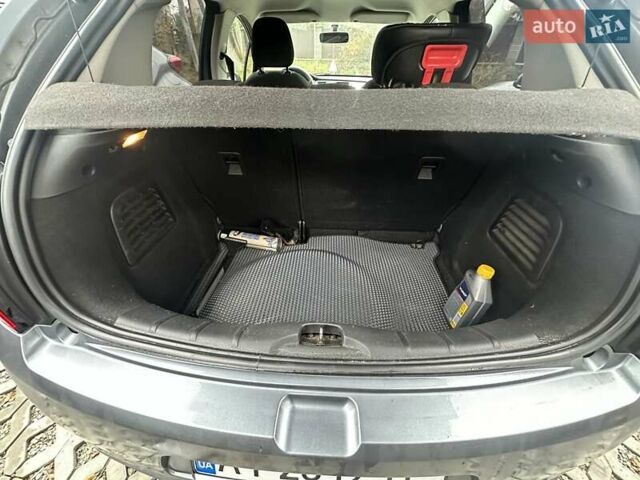 Серый Ситроен С3, объемом двигателя 1.4 л и пробегом 280 тыс. км за 4900 $, фото 4 на Automoto.ua