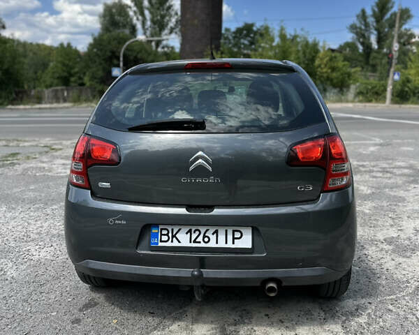 Серый Ситроен С3, объемом двигателя 1.4 л и пробегом 185 тыс. км за 6600 $, фото 1 на Automoto.ua
