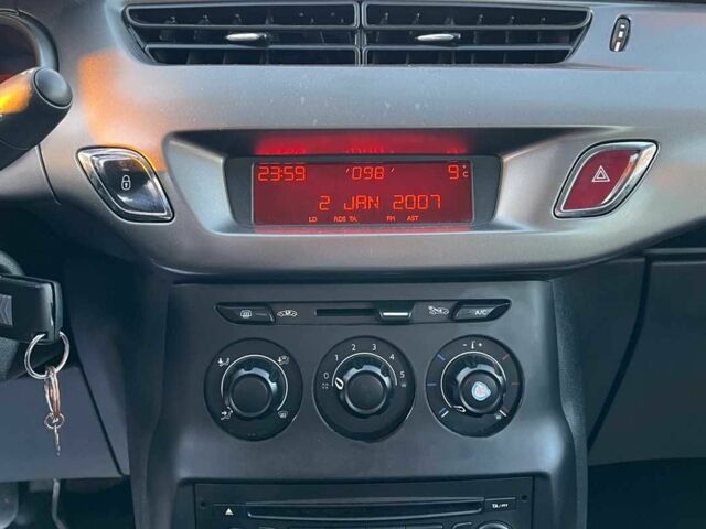 Серый Ситроен С3, объемом двигателя 1.2 л и пробегом 149 тыс. км за 6999 $, фото 12 на Automoto.ua