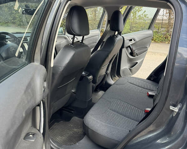 Серый Ситроен С3, объемом двигателя 1.2 л и пробегом 156 тыс. км за 10100 $, фото 10 на Automoto.ua