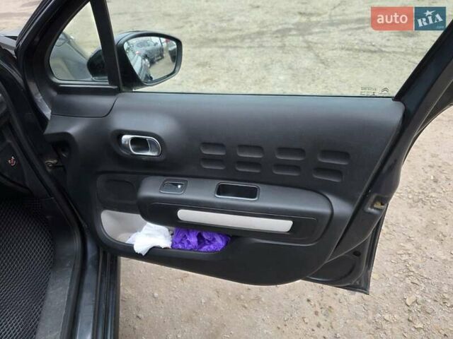 Серый Ситроен С3, объемом двигателя 1.2 л и пробегом 133 тыс. км за 9555 $, фото 25 на Automoto.ua