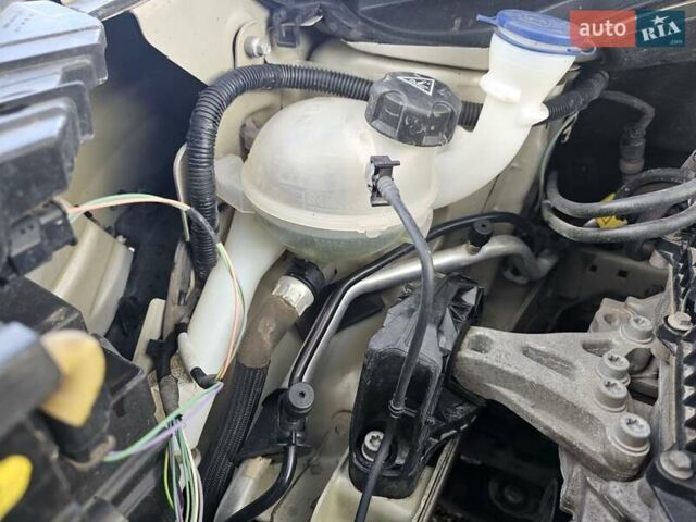 Серый Ситроен С3, объемом двигателя 1.2 л и пробегом 61 тыс. км за 9500 $, фото 26 на Automoto.ua