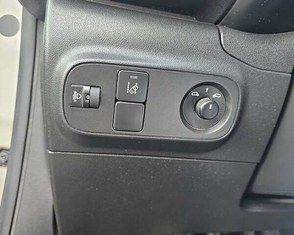 Серый Ситроен С3, объемом двигателя 1.2 л и пробегом 61 тыс. км за 9500 $, фото 31 на Automoto.ua