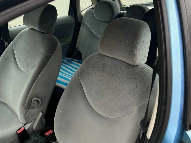 Синій Сітроен С3, об'ємом двигуна 1.4 л та пробігом 200 тис. км за 2350 $, фото 6 на Automoto.ua