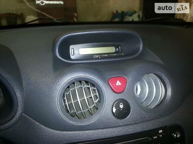 Синий Ситроен С3, объемом двигателя 1.6 л и пробегом 157 тыс. км за 4700 $, фото 15 на Automoto.ua