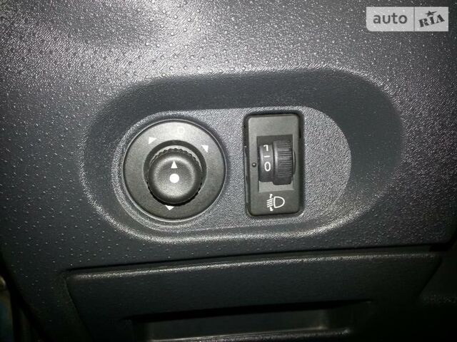 Синий Ситроен С3, объемом двигателя 1.6 л и пробегом 157 тыс. км за 4700 $, фото 12 на Automoto.ua