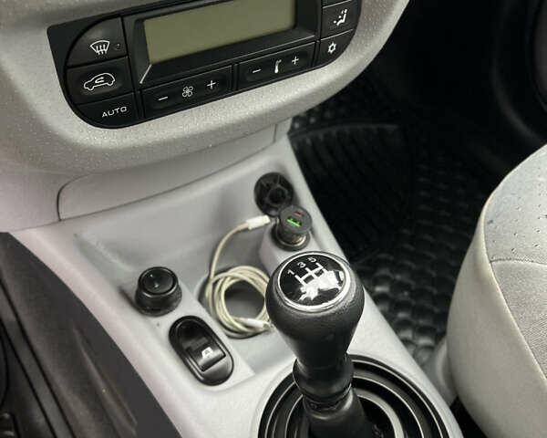 Синий Ситроен С3, объемом двигателя 1.36 л и пробегом 185 тыс. км за 2500 $, фото 20 на Automoto.ua