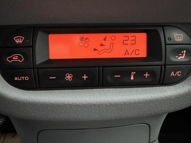 Синий Ситроен С3, объемом двигателя 1.4 л и пробегом 190 тыс. км за 4500 $, фото 18 на Automoto.ua