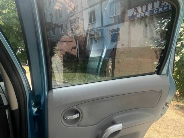 Ситроен С3 2004 в Запорожье на Automoto.ua Синий Ситроен С3, объемом двигателя 1.4 л и пробегом 200 тыс. км за 2000 $, фото 6 на Automoto.ua