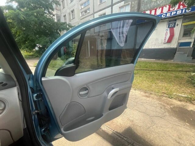 Ситроен С3 2004 в Запорожье на Automoto.ua Синий Ситроен С3, объемом двигателя 1.4 л и пробегом 200 тыс. км за 2000 $, фото 8 на Automoto.ua