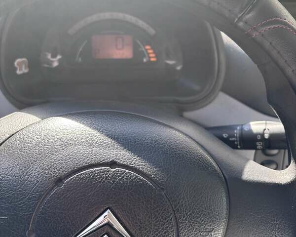 Зелений Сітроен С3, об'ємом двигуна 1.36 л та пробігом 182 тис. км за 3700 $, фото 5 на Automoto.ua
