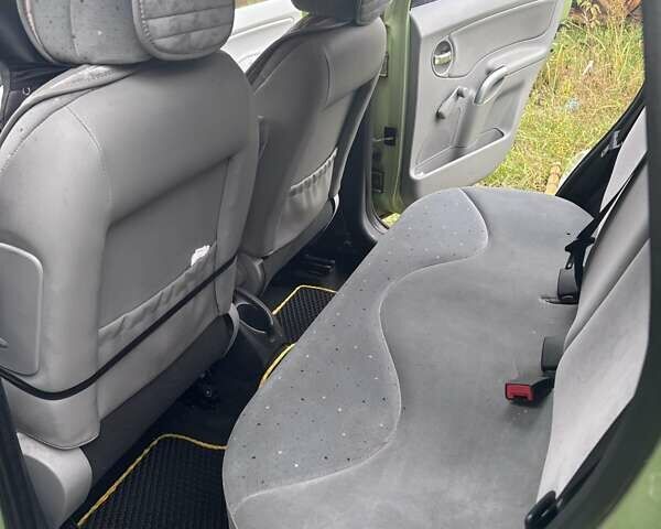 Зелений Сітроен С3, об'ємом двигуна 1.36 л та пробігом 182 тис. км за 3700 $, фото 7 на Automoto.ua