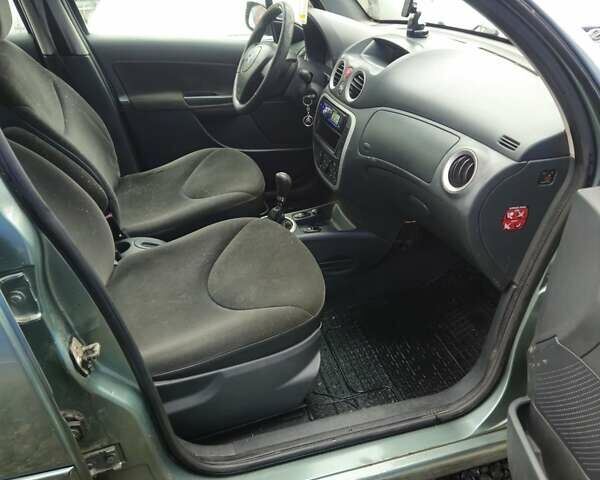 Зелений Сітроен С3, об'ємом двигуна 1.36 л та пробігом 250 тис. км за 2200 $, фото 4 на Automoto.ua