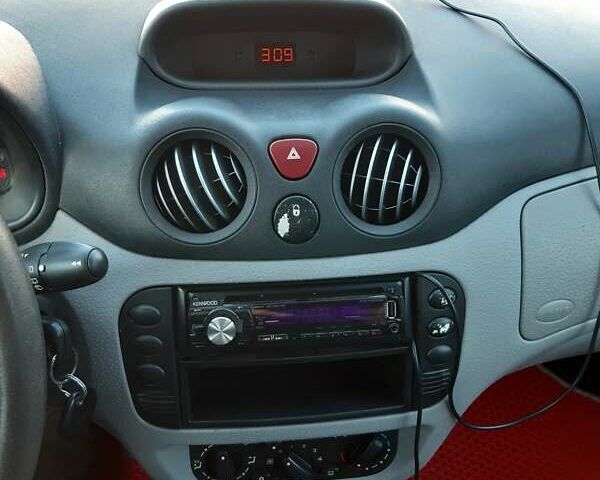 Помаранчевий Сітроен С3, об'ємом двигуна 1.1 л та пробігом 237 тис. км за 2650 $, фото 7 на Automoto.ua