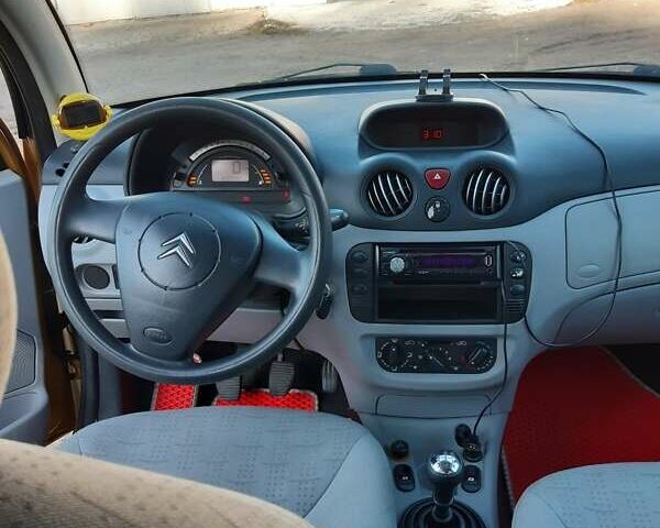 Помаранчевий Сітроен С3, об'ємом двигуна 1.1 л та пробігом 237 тис. км за 2650 $, фото 4 на Automoto.ua