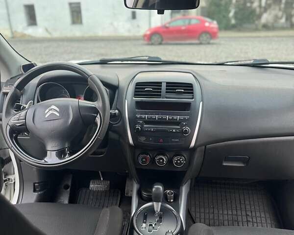 Белый Ситроен С4 Аиркросс, объемом двигателя 2 л и пробегом 234 тыс. км за 10000 $, фото 14 на Automoto.ua