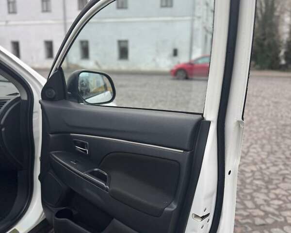 Белый Ситроен С4 Аиркросс, объемом двигателя 2 л и пробегом 234 тыс. км за 10000 $, фото 16 на Automoto.ua