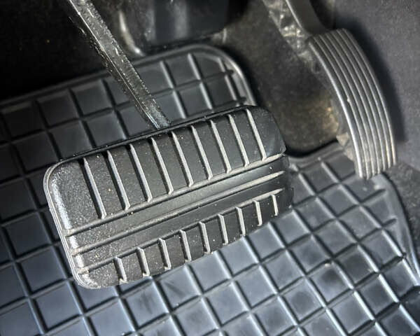 Серый Ситроен С4 Аиркросс, объемом двигателя 2 л и пробегом 115 тыс. км за 10700 $, фото 20 на Automoto.ua