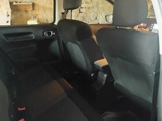 Сітроен C4 Кактус 2015 у Кропивницькому (Кіровограді) на Automoto.ua Білий Сітроен C4 Кактус, об'ємом двигуна 1.2 л та пробігом 153 тис. км за 10000 $, фото 4 на Automoto.ua