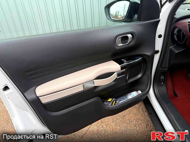 Белый Ситроен C4 Кактус, объемом двигателя 1.6 л и пробегом 9743 тыс. км за 15250 $, фото 7 на Automoto.ua