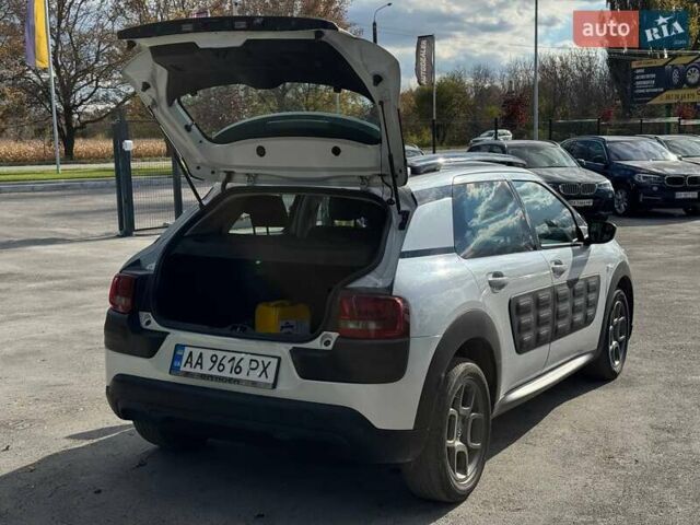 Сітроен C4 Кактус 2014 у Каменце-Подольском на Automoto.ua Білий Сітроен C4 Кактус, об'ємом двигуна 1.56 л та пробігом 215 тис. км за 9300 $, фото 11 на Automoto.ua