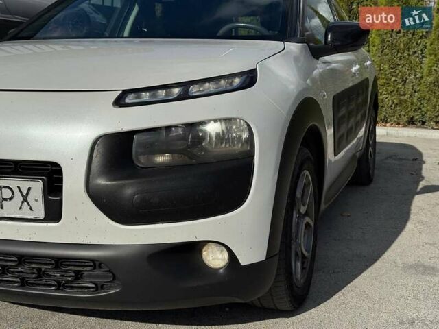 Сітроен C4 Кактус 2014 у Каменце-Подольском на Automoto.ua Білий Сітроен C4 Кактус, об'ємом двигуна 1.56 л та пробігом 215 тис. км за 9300 $, фото 12 на Automoto.ua