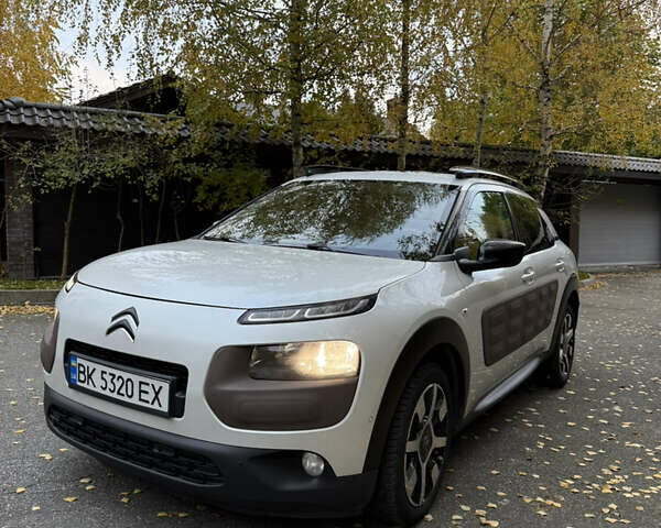 Сітроен C4 Кактус 2014 у Києві на Automoto.ua Білий Сітроен C4 Кактус, об'ємом двигуна 1.56 л та пробігом 263 тис. км за 8700 $, фото 23 на Automoto.ua