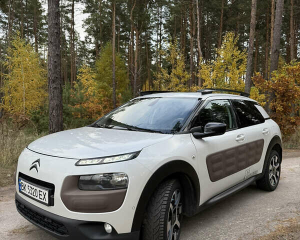 Сітроен C4 Кактус 2014 у Києві на Automoto.ua Білий Сітроен C4 Кактус, об'ємом двигуна 1.56 л та пробігом 263 тис. км за 8700 $, фото 4 на Automoto.ua