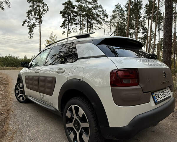 Сітроен C4 Кактус 2014 у Києві на Automoto.ua Білий Сітроен C4 Кактус, об'ємом двигуна 1.56 л та пробігом 263 тис. км за 8700 $, фото 7 на Automoto.ua