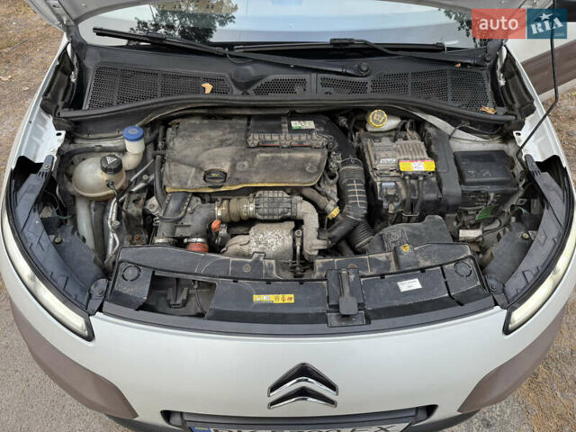 Сітроен C4 Кактус 2014 у Києві на Automoto.ua Білий Сітроен C4 Кактус, об'ємом двигуна 1.56 л та пробігом 263 тис. км за 8700 $, фото 21 на Automoto.ua