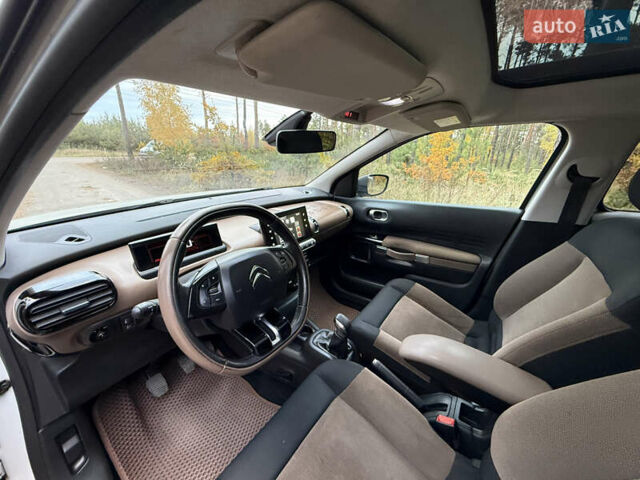 Сітроен C4 Кактус 2014 у Києві на Automoto.ua Білий Сітроен C4 Кактус, об'ємом двигуна 1.56 л та пробігом 263 тис. км за 8700 $, фото 18 на Automoto.ua