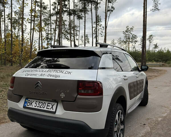 Сітроен C4 Кактус 2014 у Києві на Automoto.ua Білий Сітроен C4 Кактус, об'ємом двигуна 1.56 л та пробігом 263 тис. км за 8700 $, фото 8 на Automoto.ua