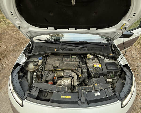 Сітроен C4 Кактус 2014 у Києві на Automoto.ua Білий Сітроен C4 Кактус, об'ємом двигуна 1.56 л та пробігом 263 тис. км за 8700 $, фото 20 на Automoto.ua