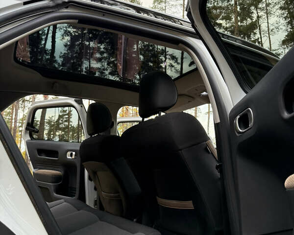 Сітроен C4 Кактус 2014 у Києві на Automoto.ua Білий Сітроен C4 Кактус, об'ємом двигуна 1.56 л та пробігом 263 тис. км за 8700 $, фото 13 на Automoto.ua