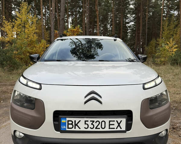 Сітроен C4 Кактус 2014 у Києві на Automoto.ua Білий Сітроен C4 Кактус, об'ємом двигуна 1.56 л та пробігом 263 тис. км за 8700 $, фото 5 на Automoto.ua