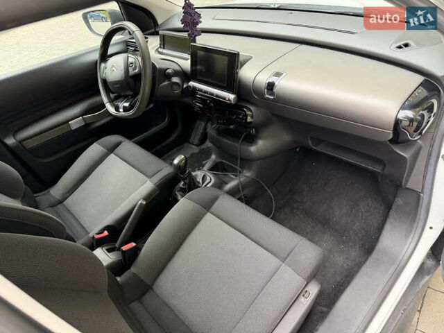 Белый Ситроен C4 Кактус, объемом двигателя 1.56 л и пробегом 248 тыс. км за 8400 $, фото 5 на Automoto.ua