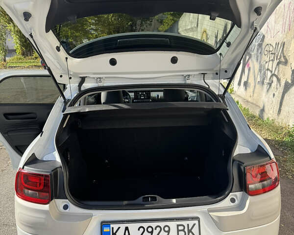 Белый Ситроен C4 Кактус, объемом двигателя 1.56 л и пробегом 90 тыс. км за 12000 $, фото 4 на Automoto.ua